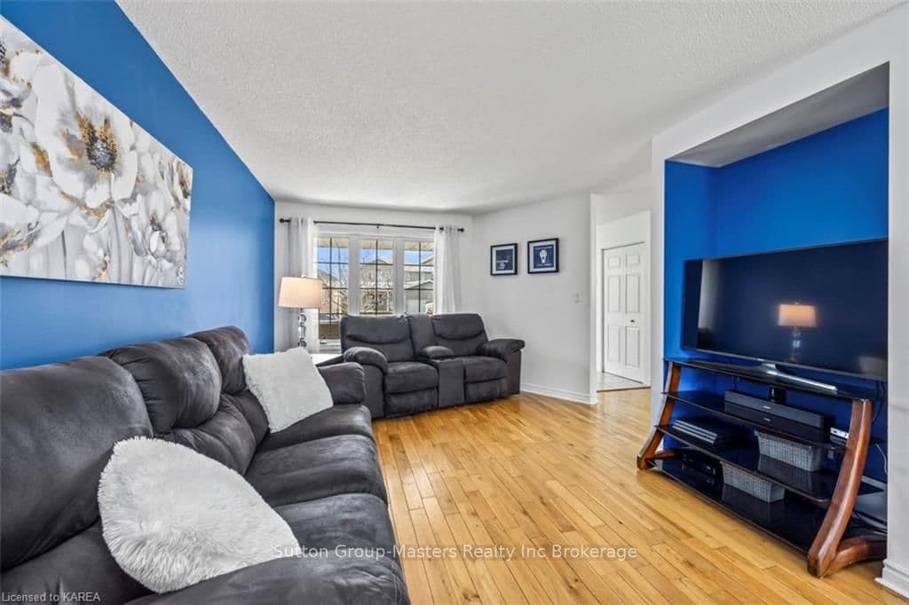 386 COOKE Crescent photo 7