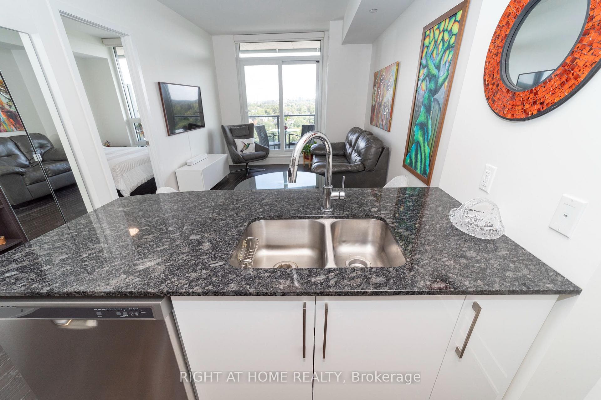 485 RICHMOND Road Unit 1309 photo 9