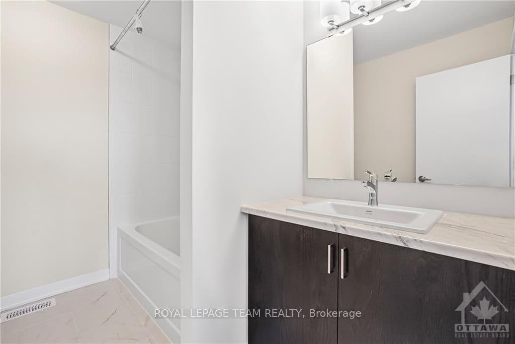 120 BEEBALM Crescent photo 15