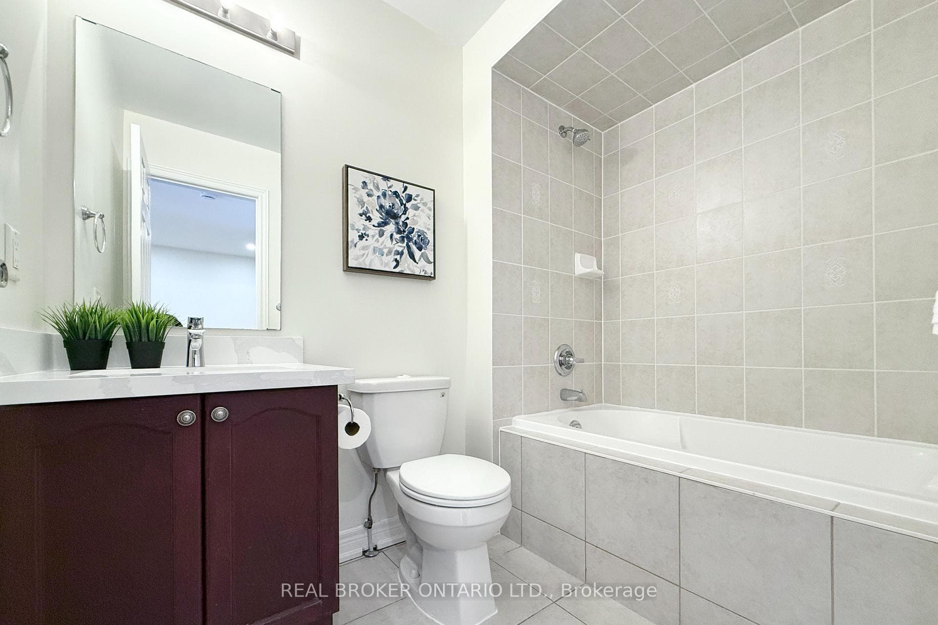 Shared Full Bathroom on 2nd Floor