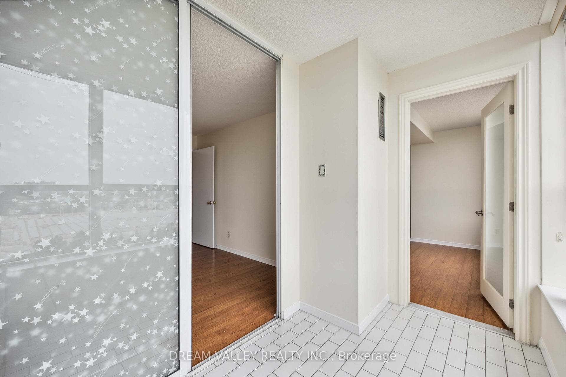 330 Mccowan Road Unit 906 photo 8