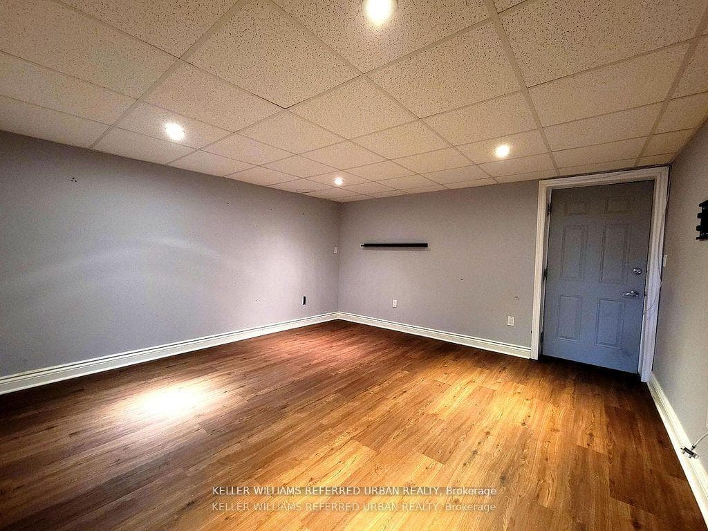 287 Kingswood Road photo 3