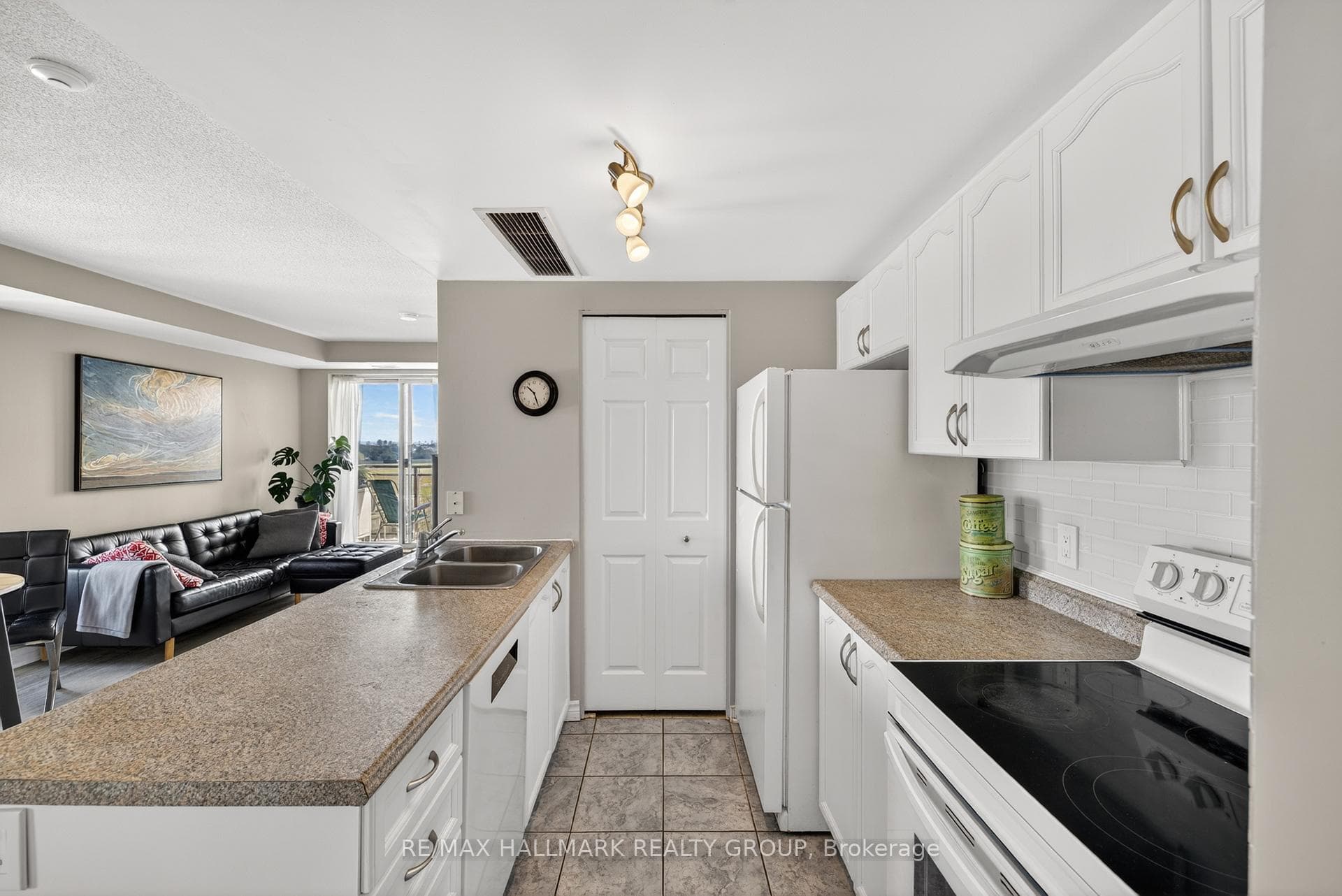 310 Central Park Drive Unit 6B photo 21