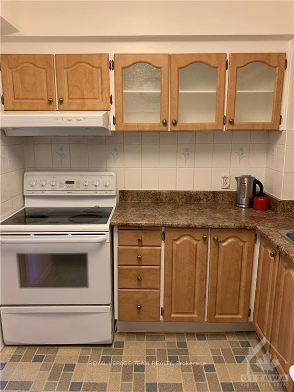 158B MCARTHUR Avenue Unit 403 photo 14