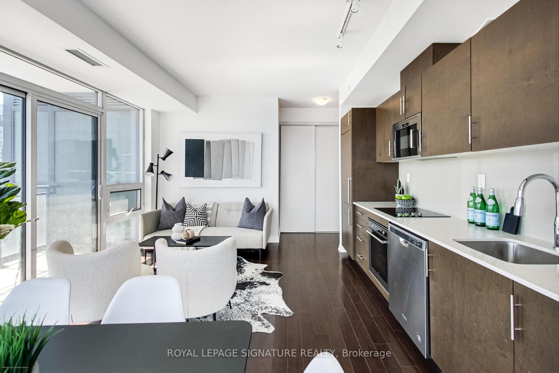 460 Adelaide Street Unit 2111 photo 18