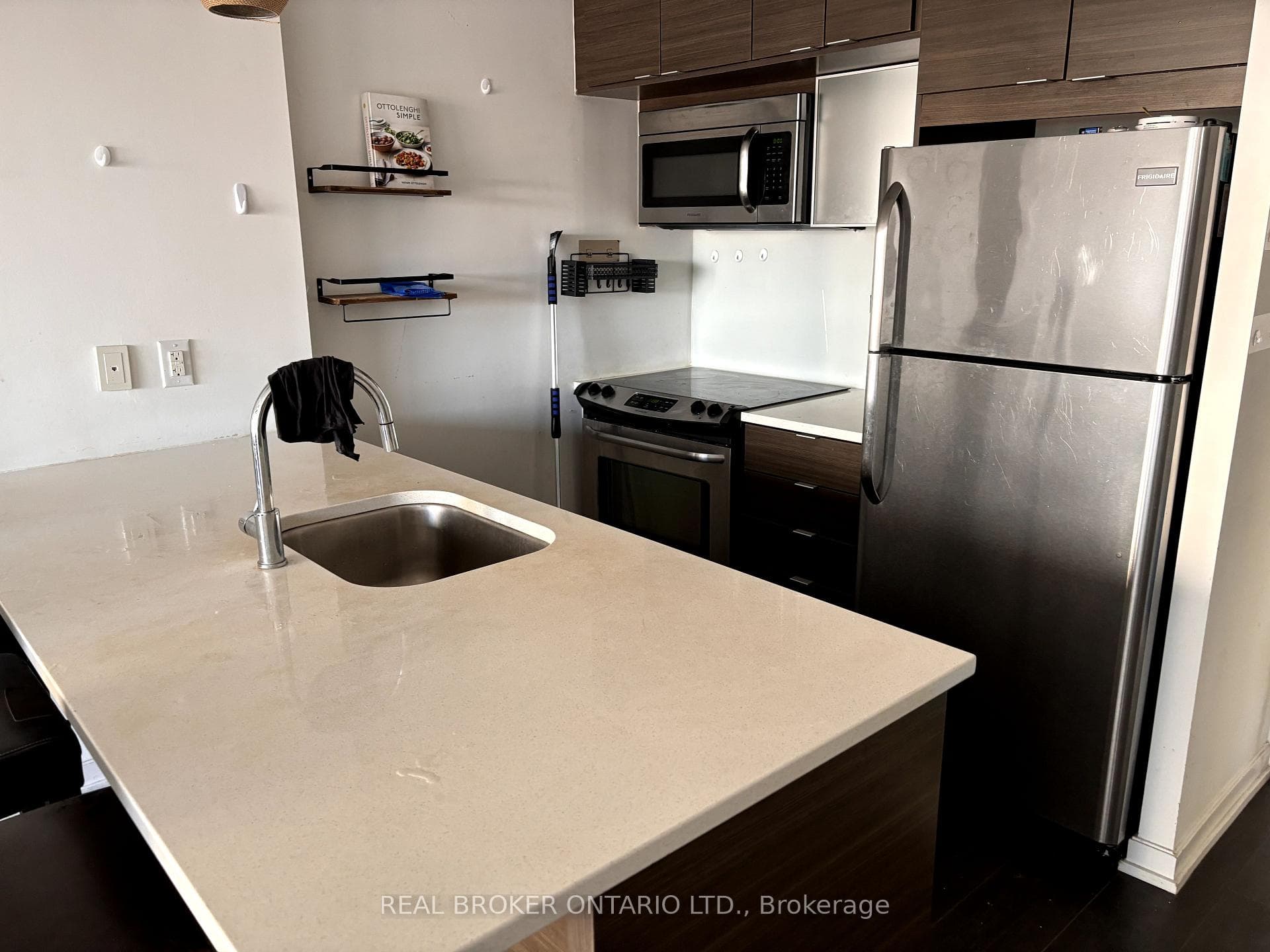 62 Forest Manor Road Unit 306 photo 3