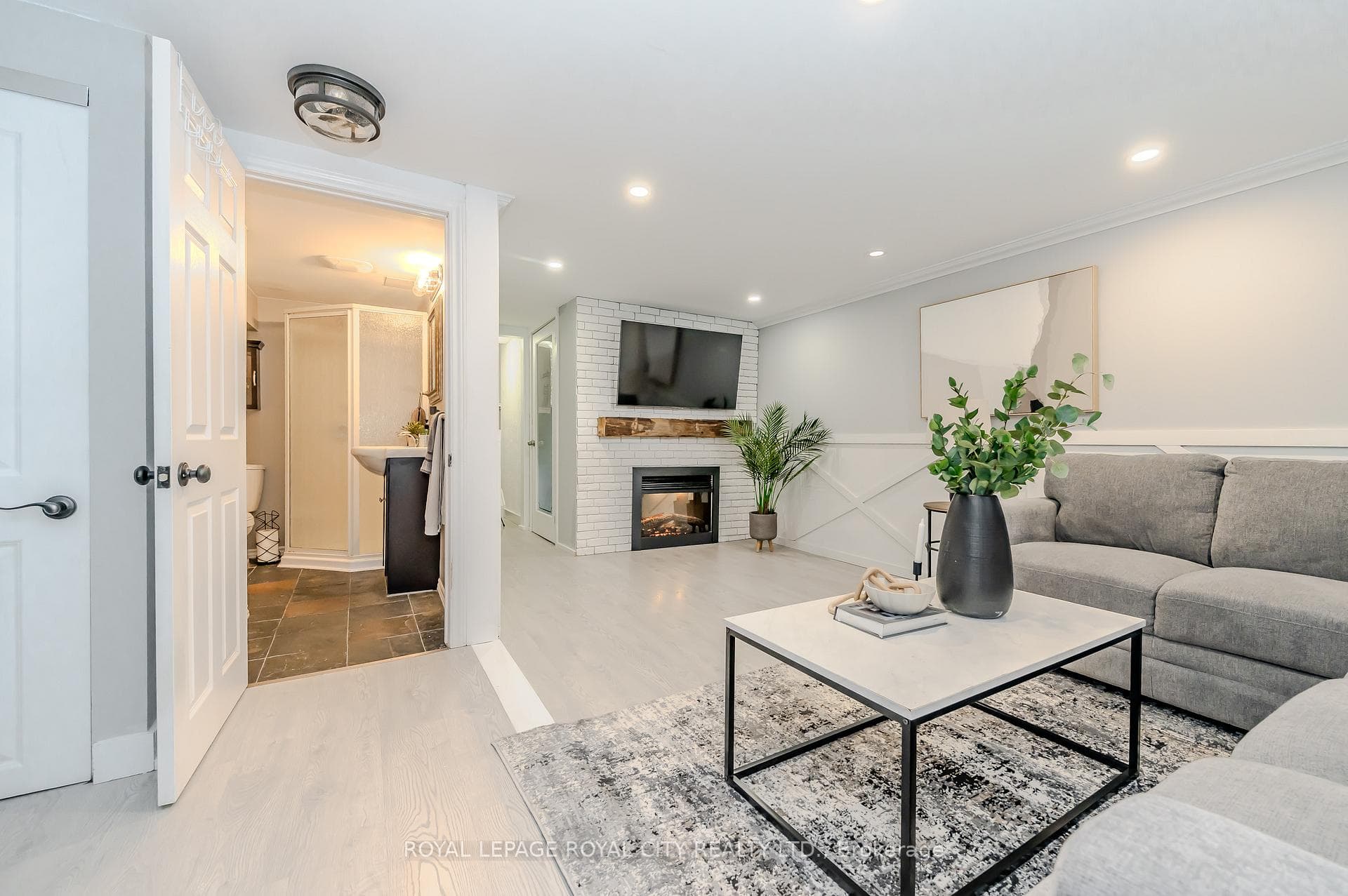 16 Nickolas Crescent photo 35