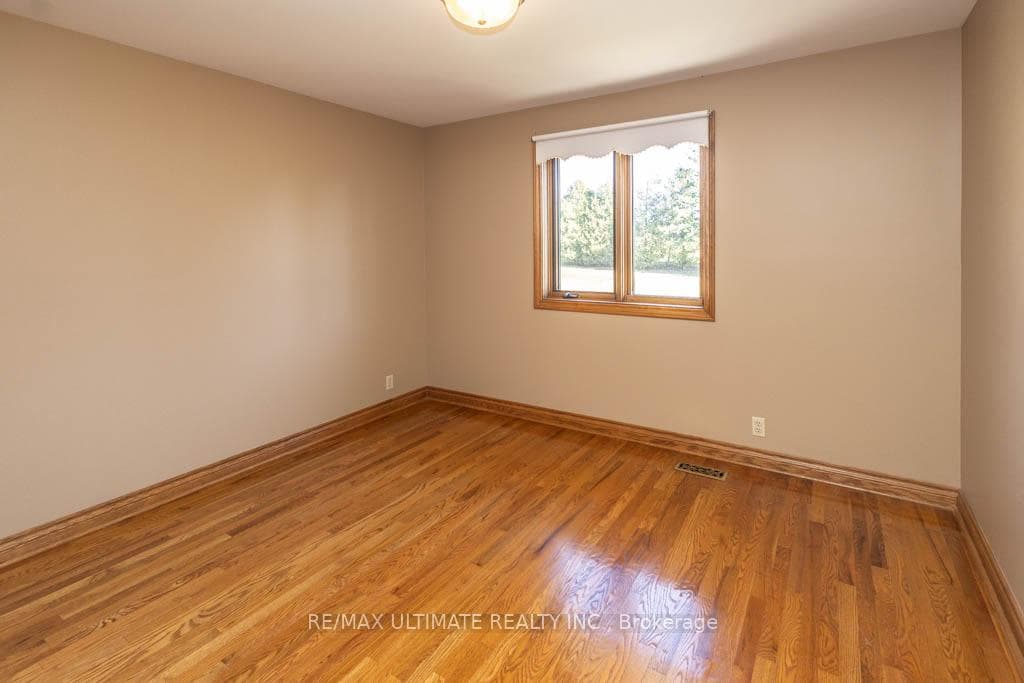 3755 Simcoe Street photo 18