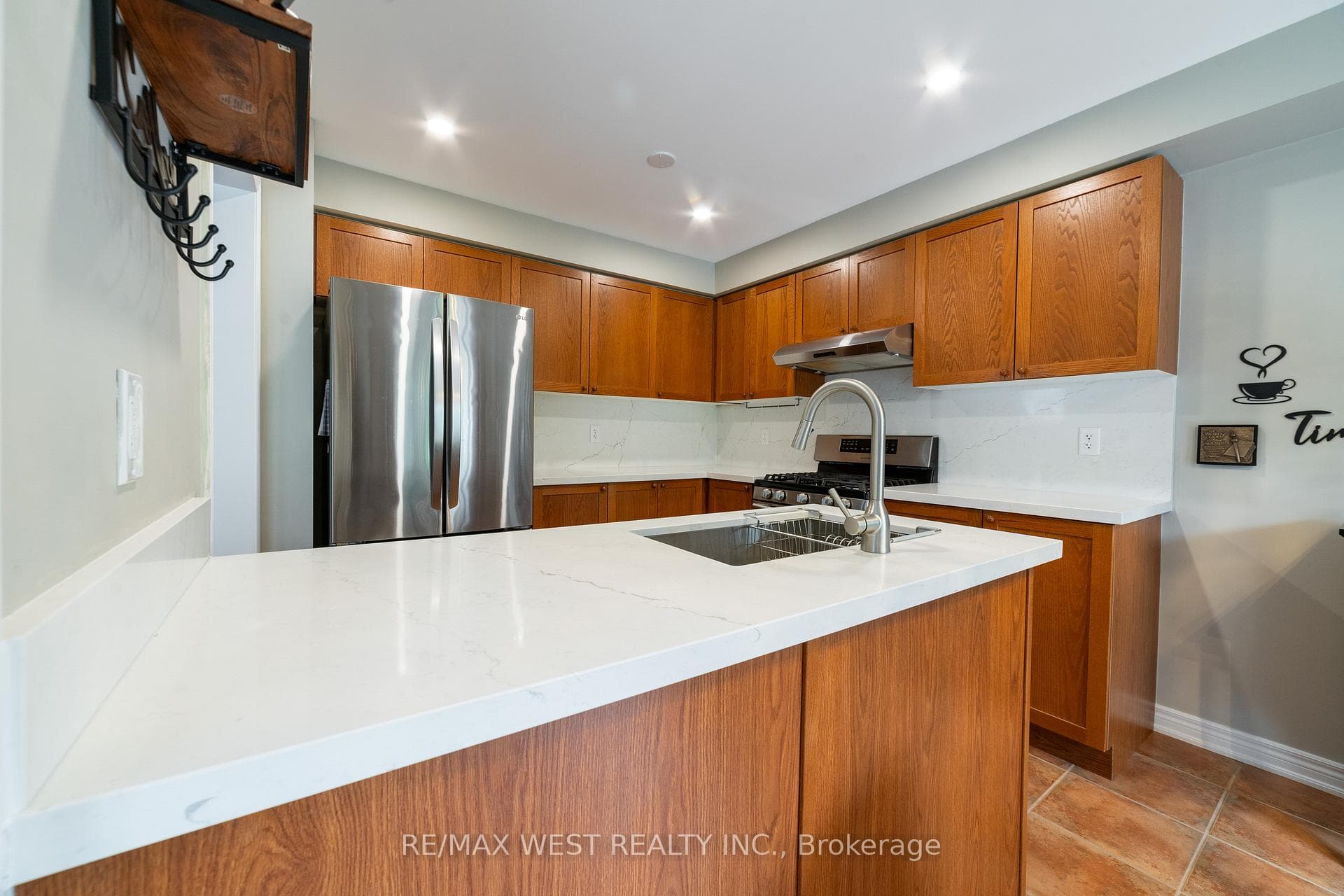104 Carpendale Crescent photo 9