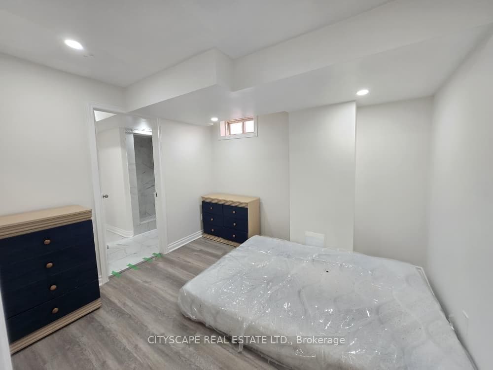 16 Angelgate Road Unit Lower photo 4