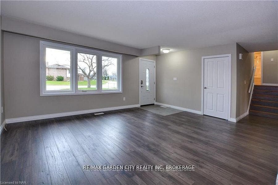 49 Bendingroad Crescent Unit -MAIN UNIT (2 FLOORS) photo 2
