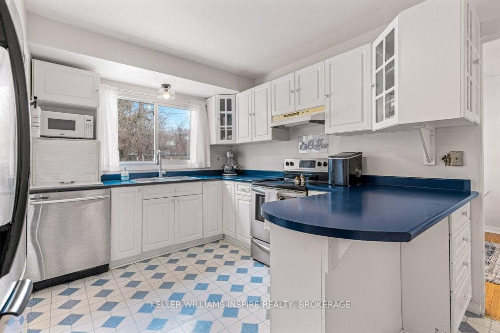 928 Mayfair Crescent photo 13