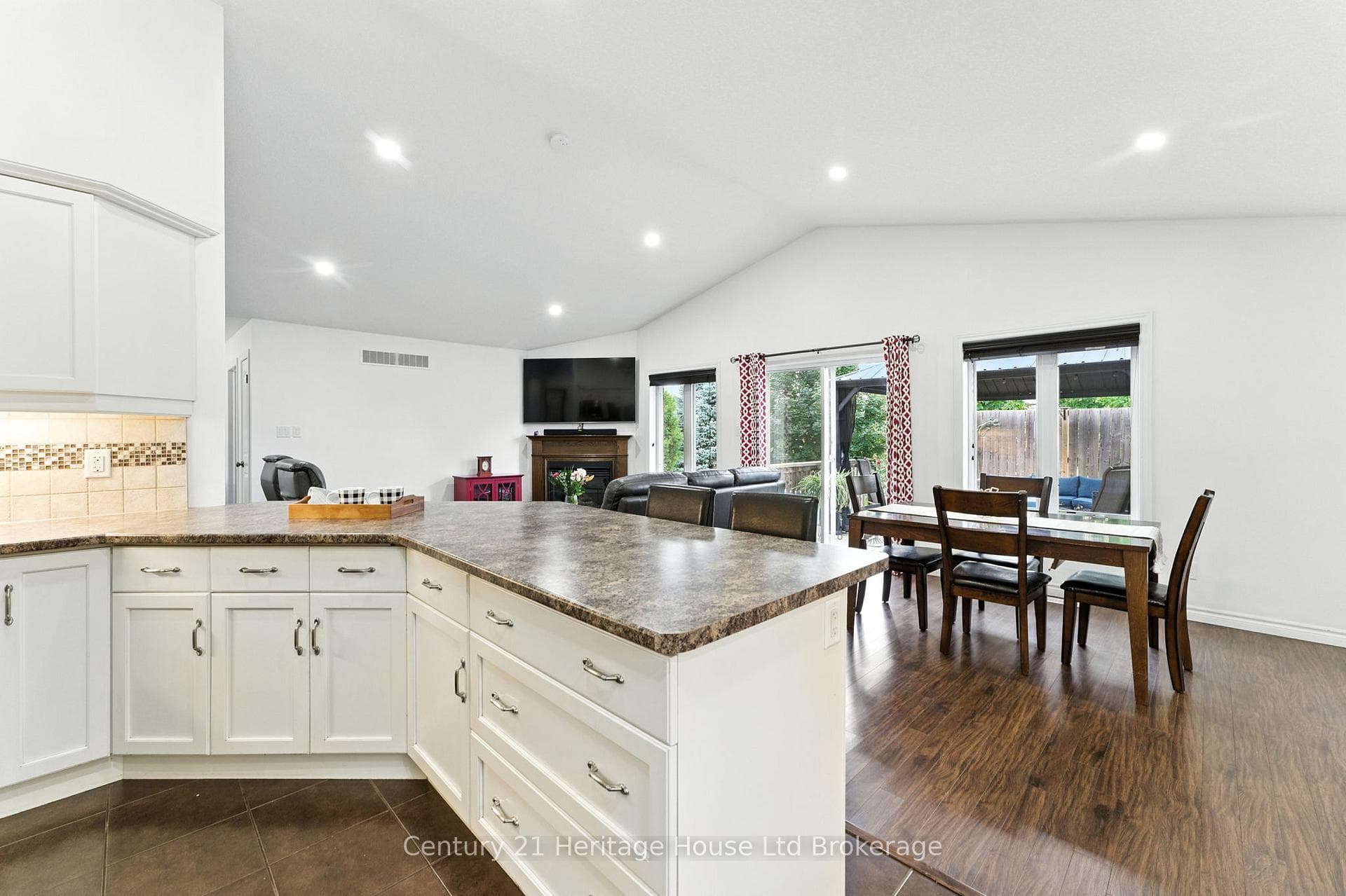 107 Applewood Street photo 20