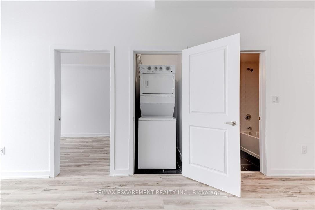 450 Dundas Street Unit 1204 photo 19