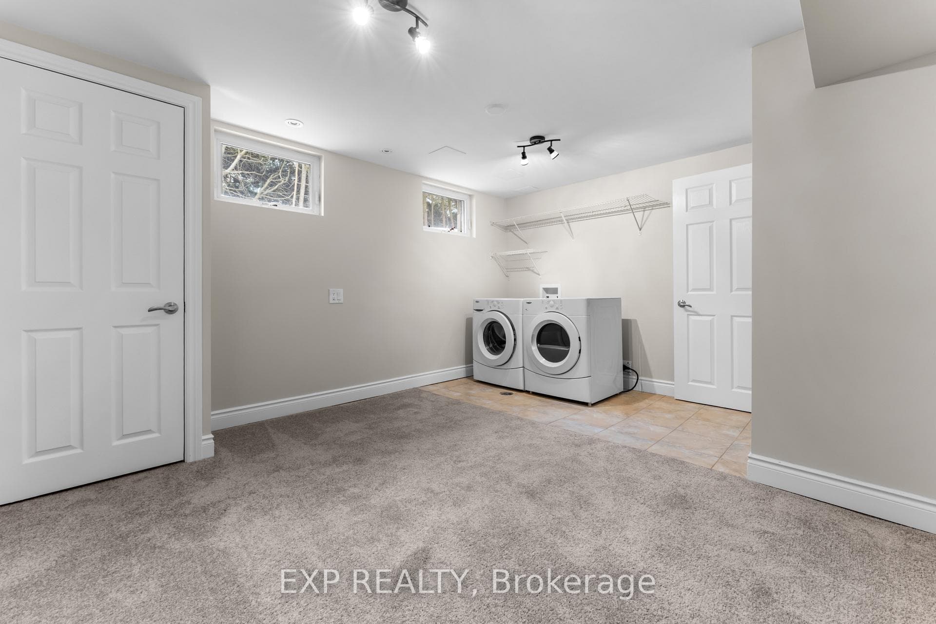 753 Kingsway Drive photo 36