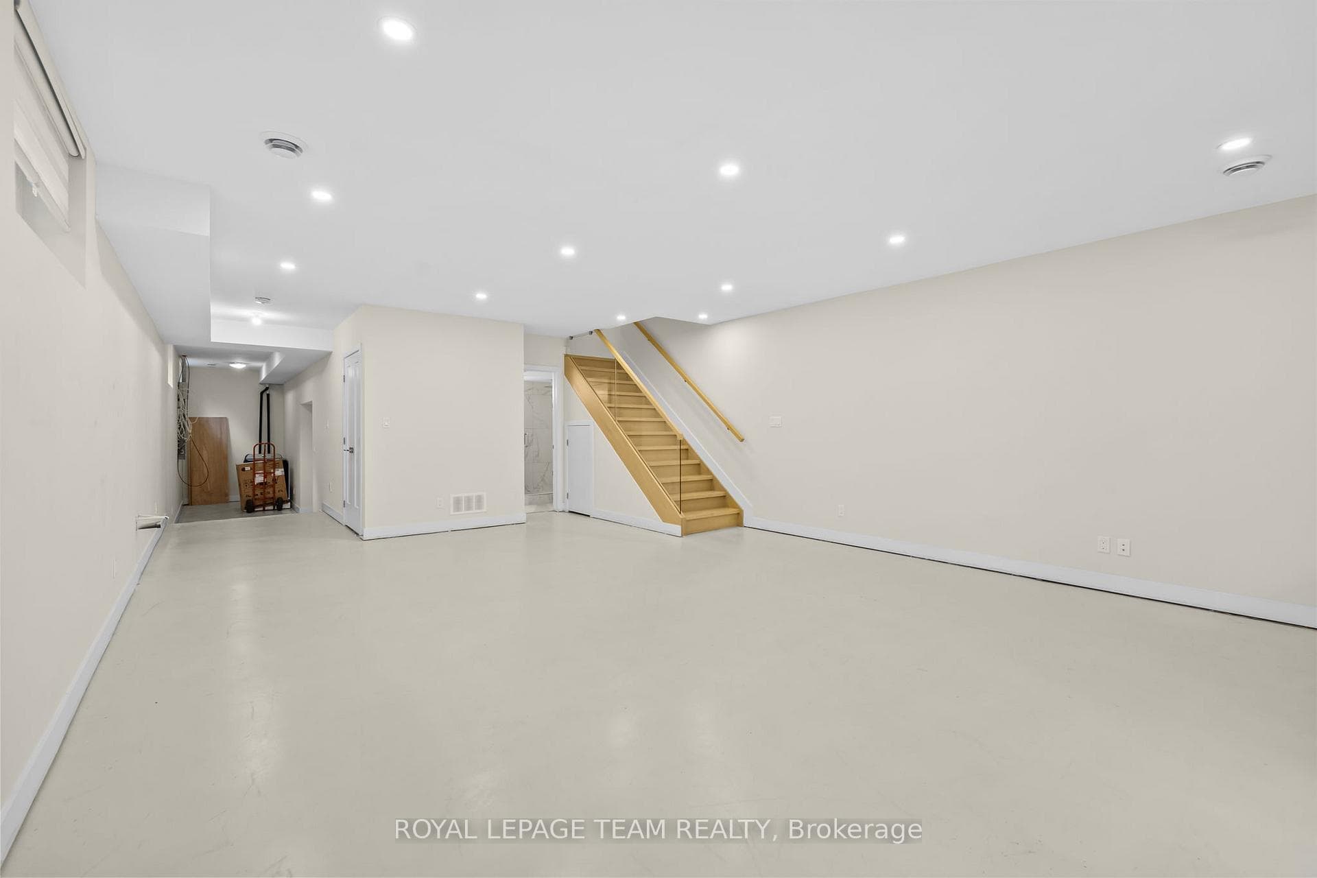 498 Wentworth Avenue photo 29