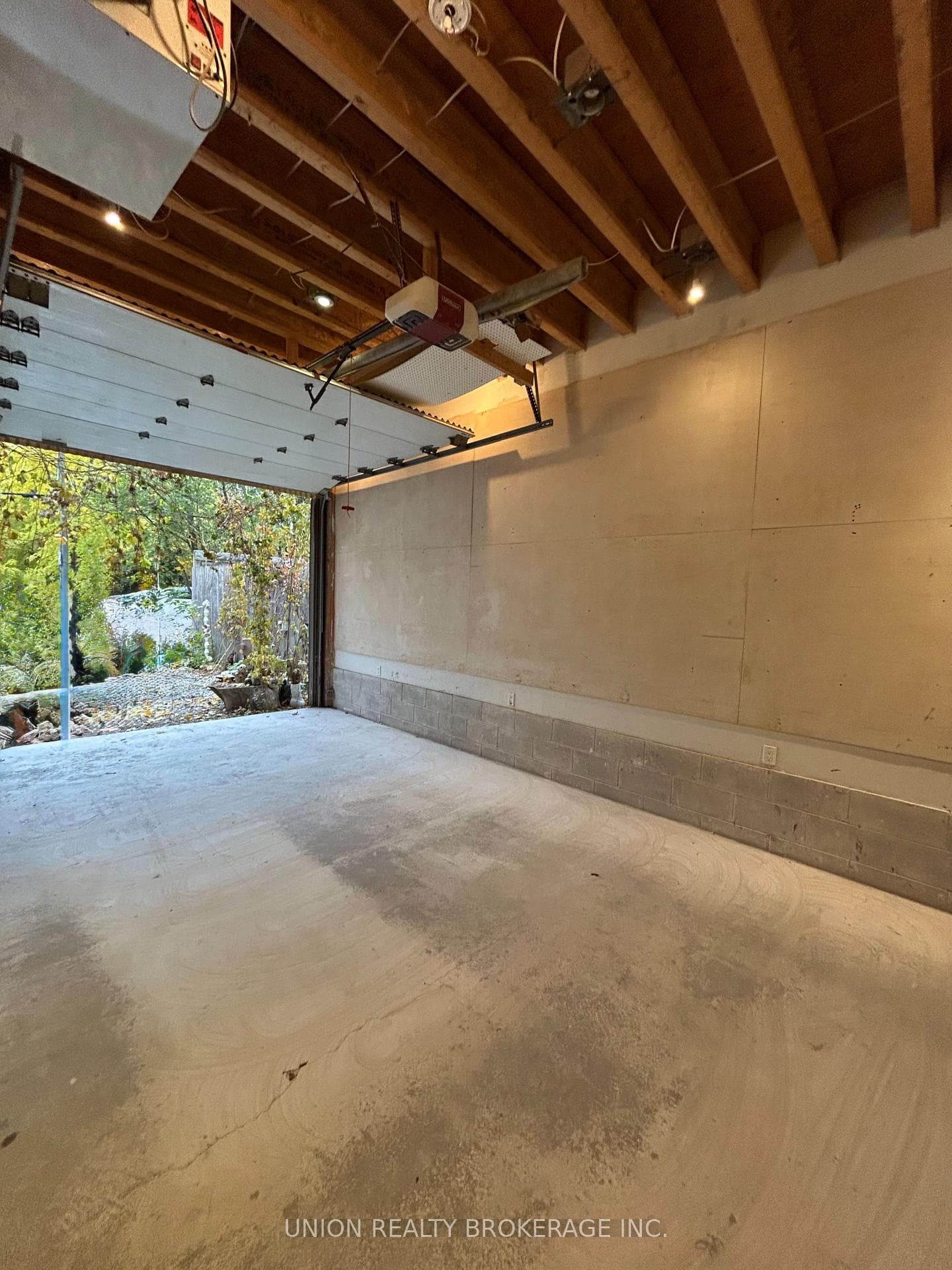 303 Coxwell Avenue photo 2