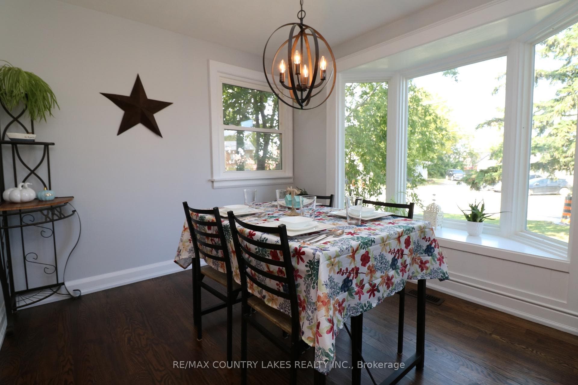 391 Bay Street photo 7