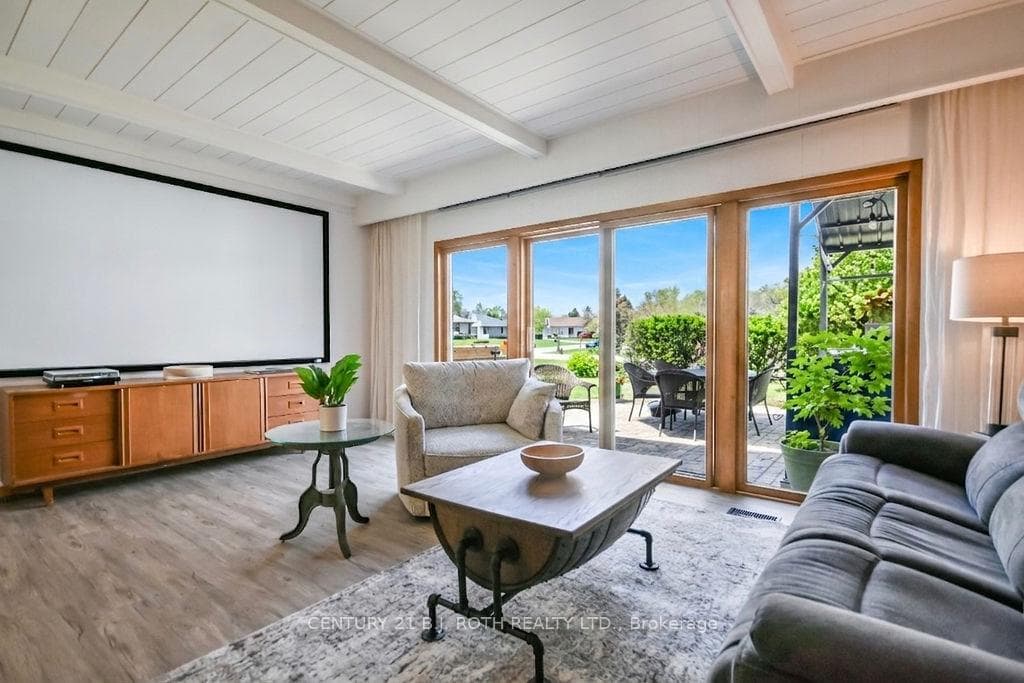 1078 Sunnidale Road photo 23