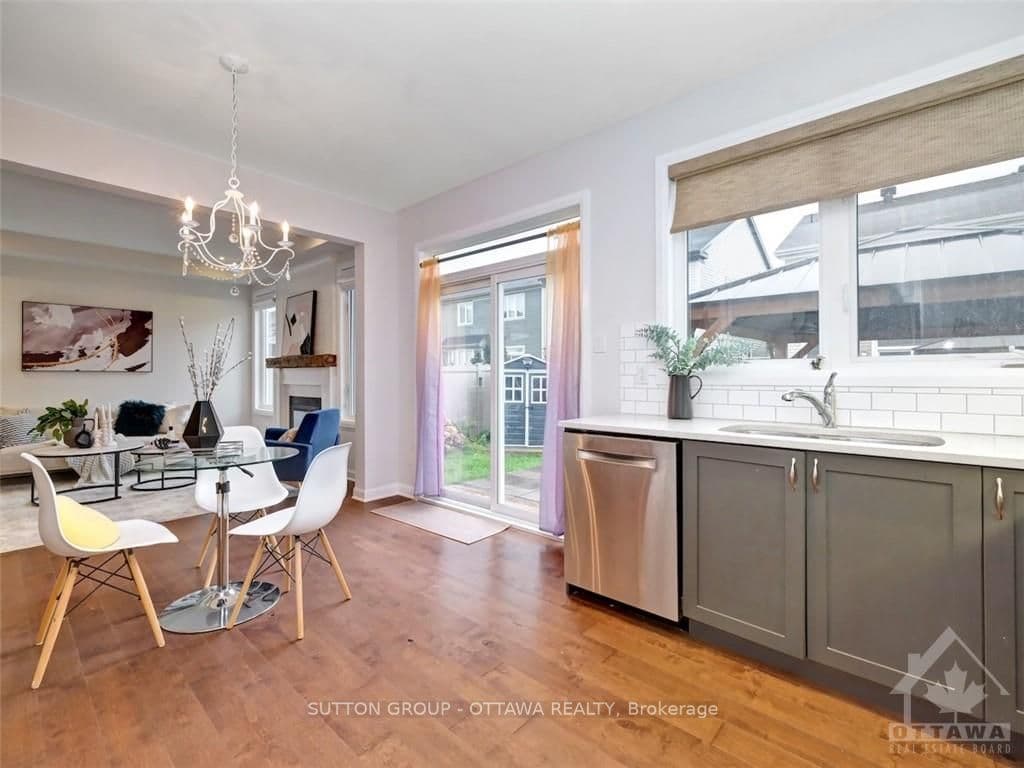 350 MEADOWBREEZE Drive photo 8