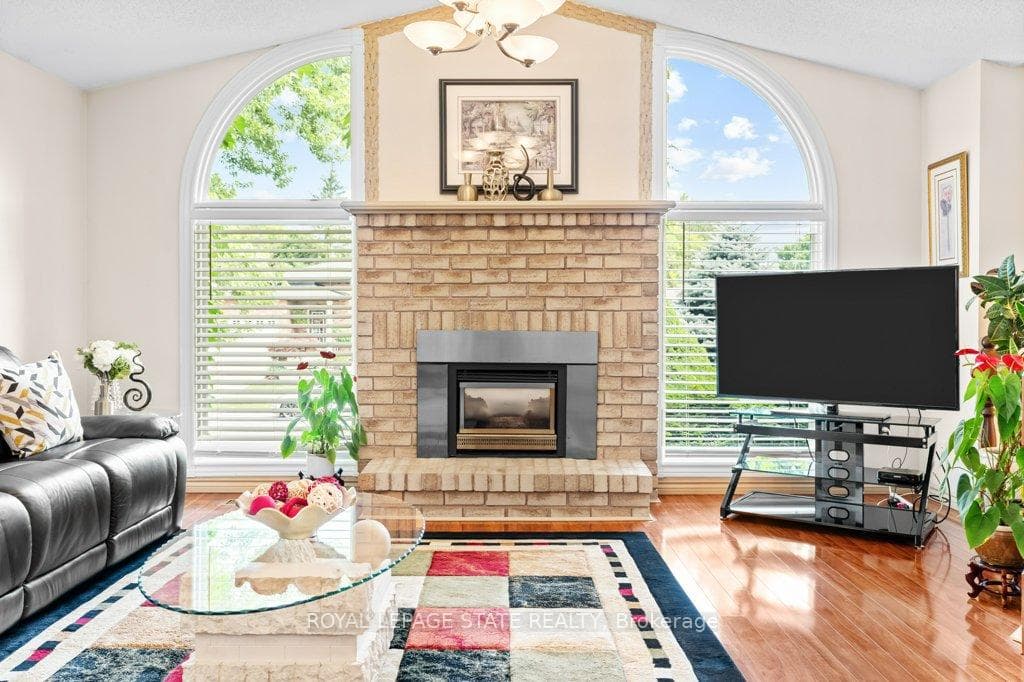 48 McMaster Drive photo 8