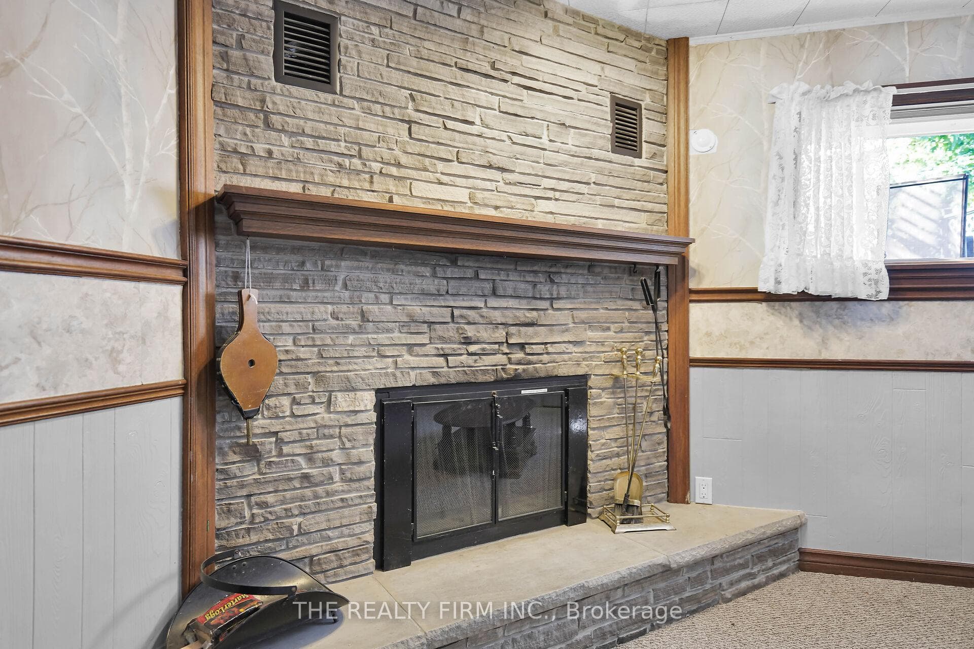 121 Goldwick Crescent photo 21