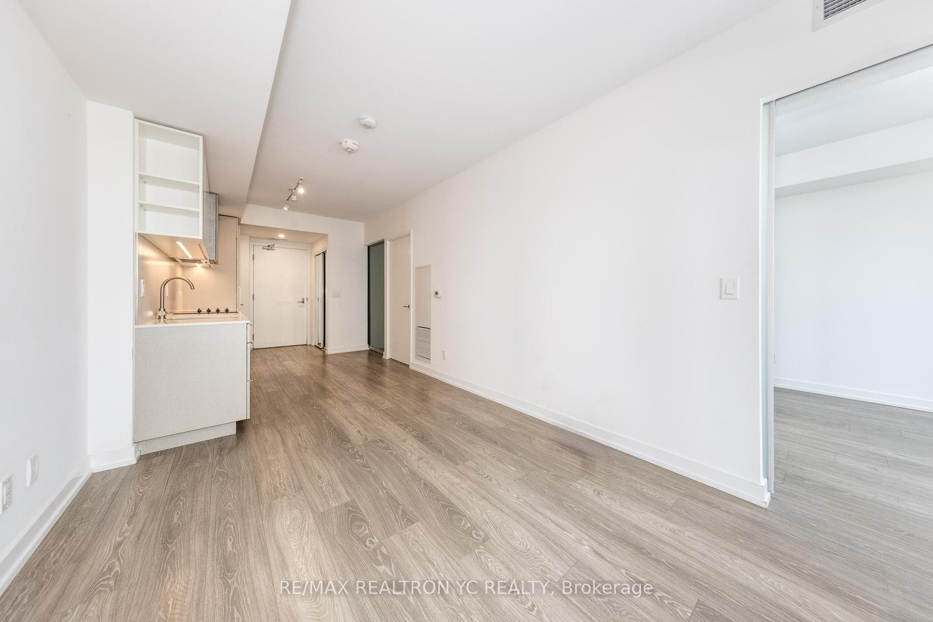 19 Western Battery Road Unit 1002 photo 2