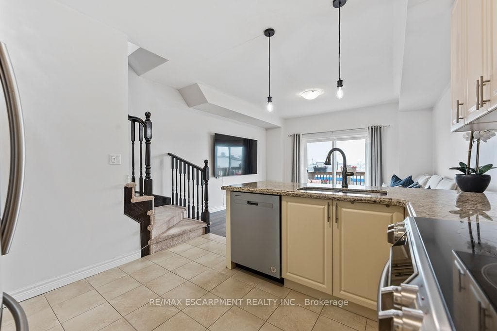 44 Bloom Crescent photo 13