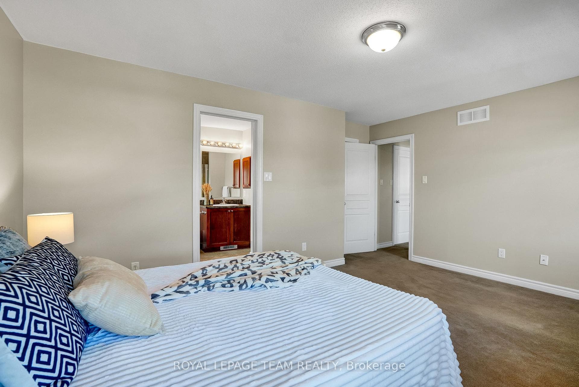 74 Madelon Drive photo 29
