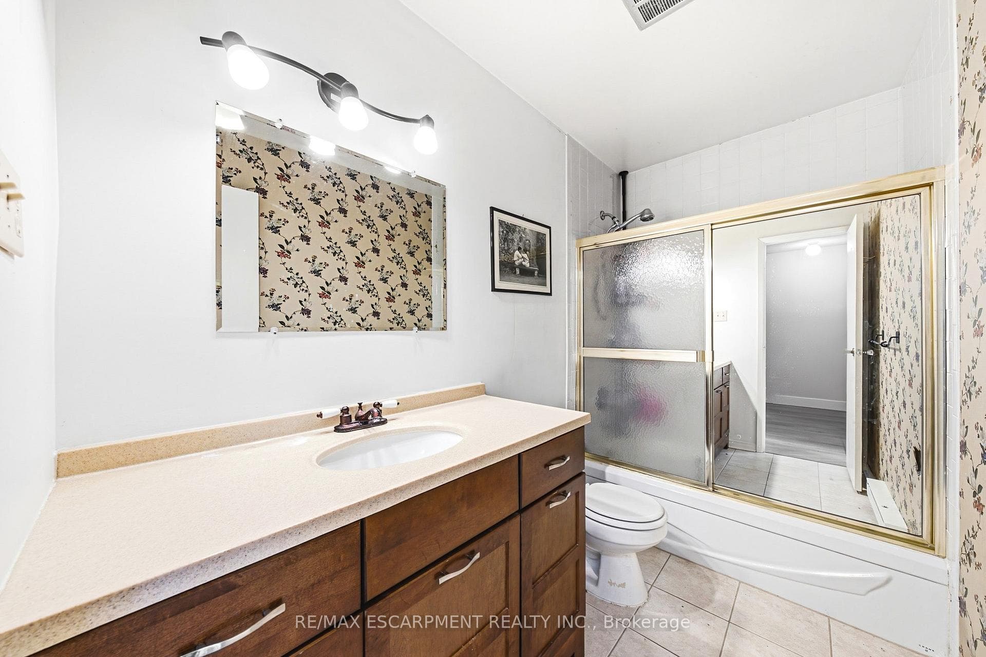 564 Sheraton Road Unit 14 photo 16