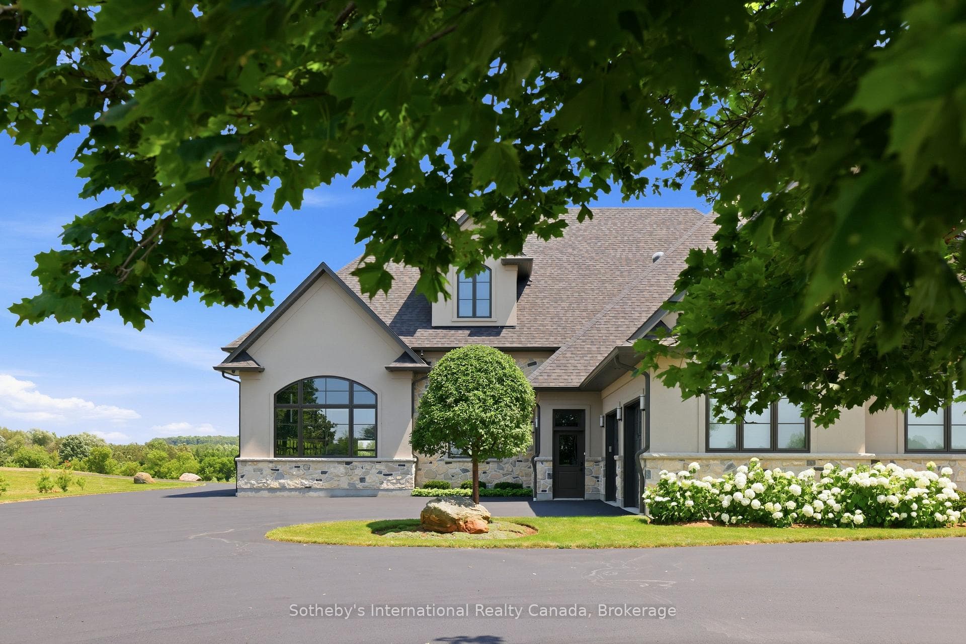 1621 Moser Young Road photo 2