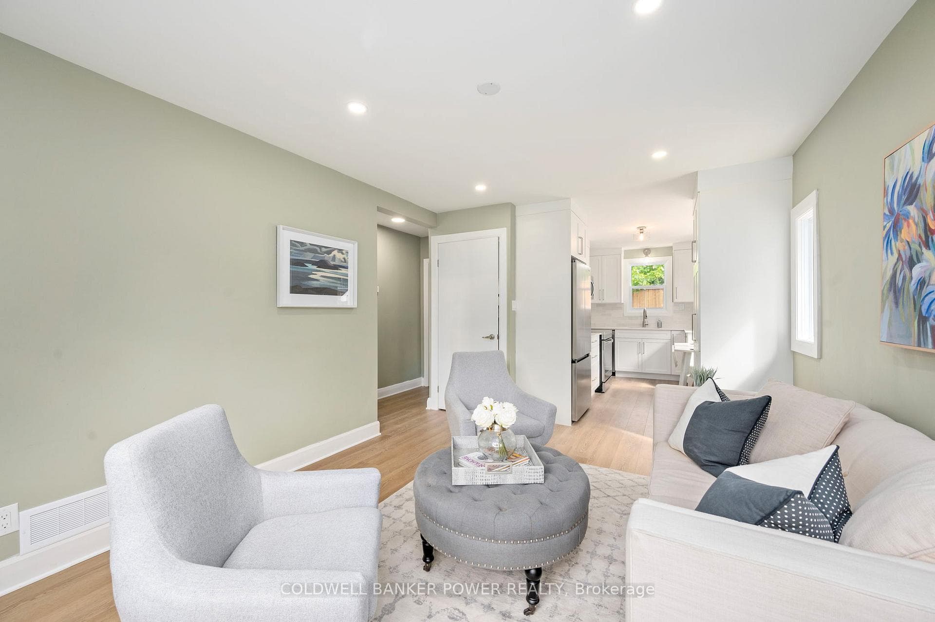 8 Eastman Avenue photo 7