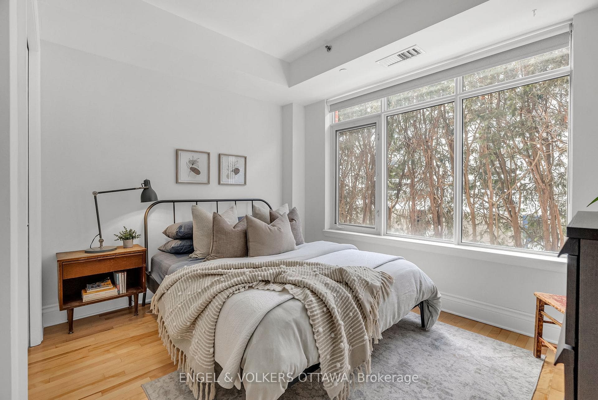 950 Marguerite Avenue Unit 111 photo 27