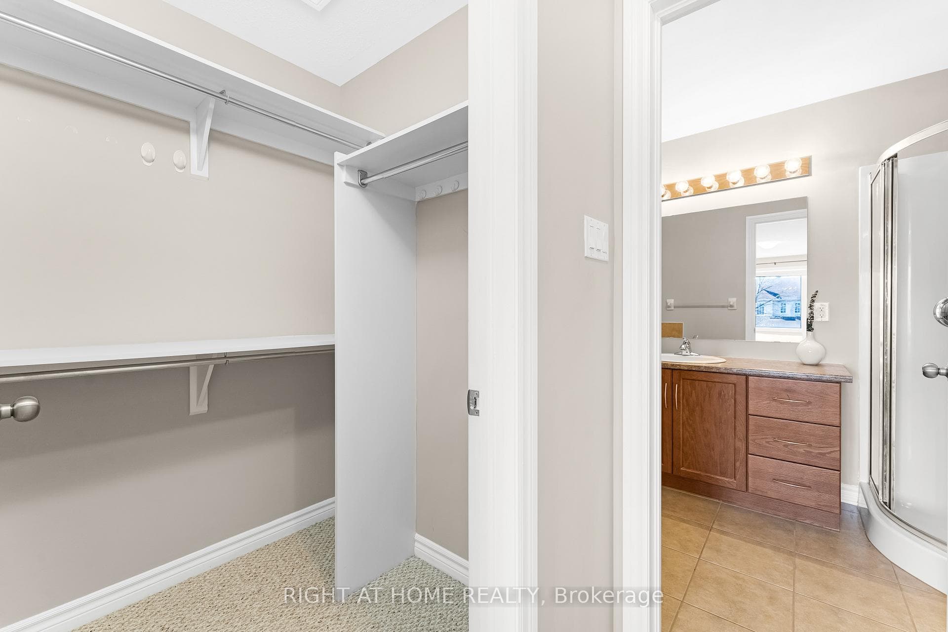 Ensuite Closet