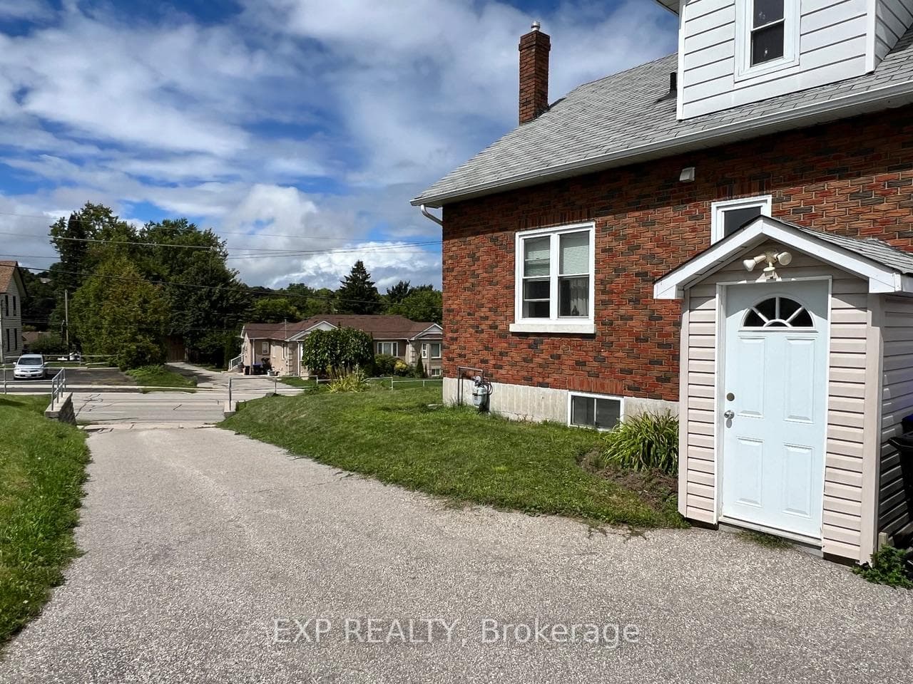 205 Simcoe Road Unit Lower photo 4