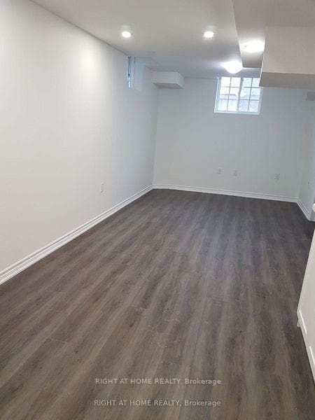 572 Murray Meadows Place Unit - Lower, photo 2