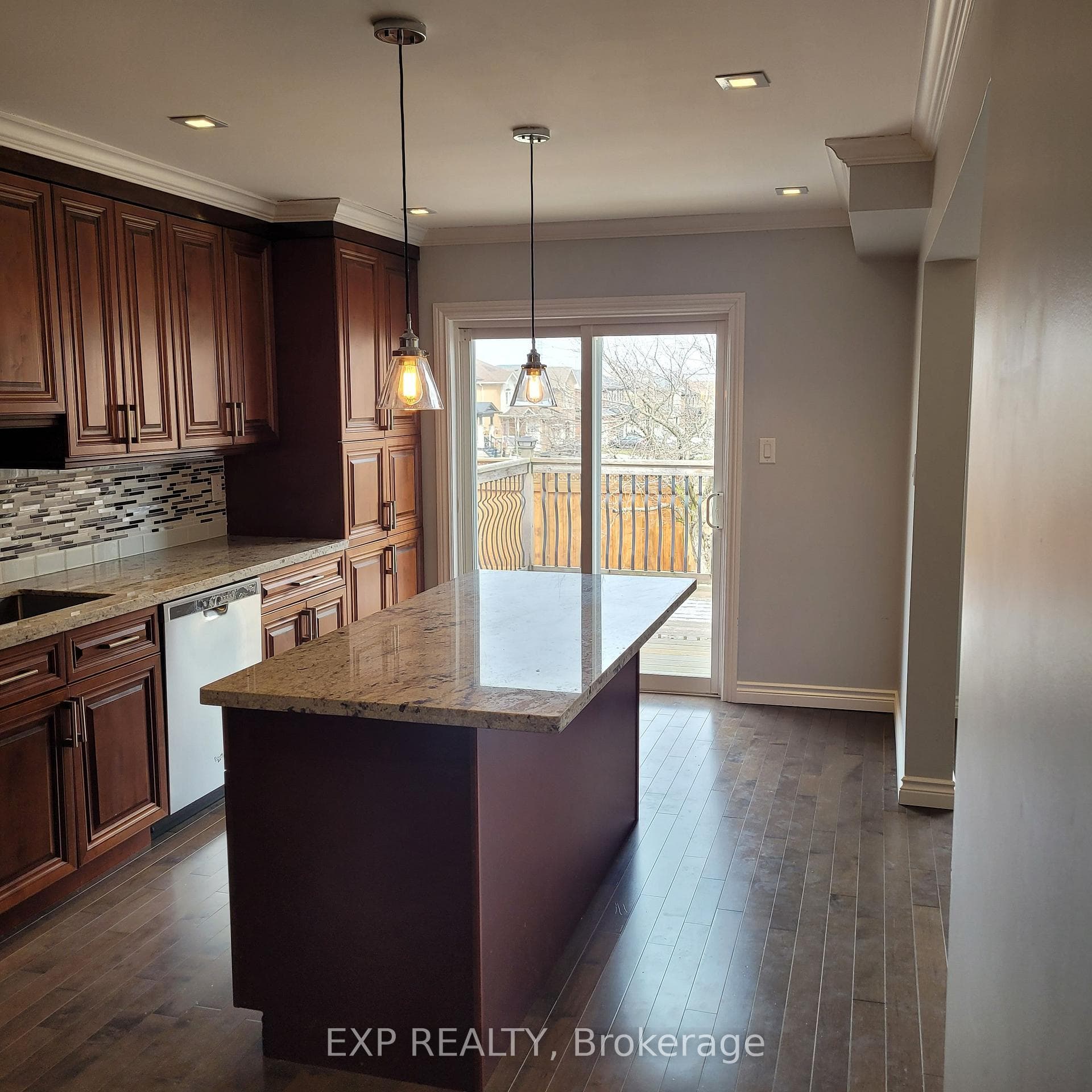 105 Clearmeadow Boulevard photo 3