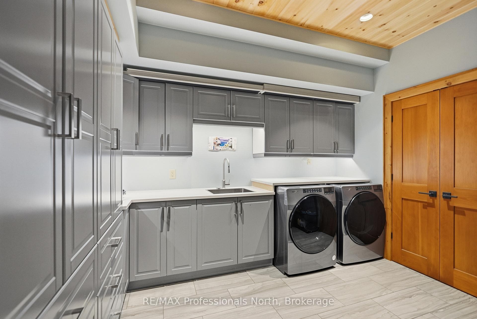 1666 Beaumont Drive photo 39