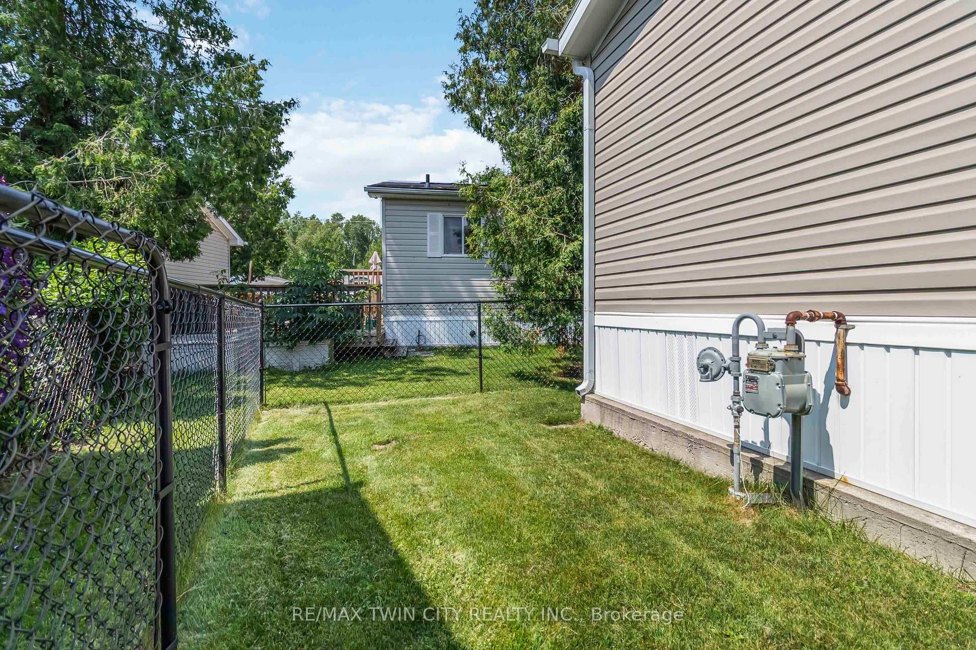 27 Elm Street photo 21