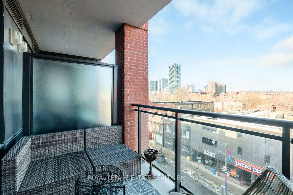 665 Queen Street Unit 403 photo 25