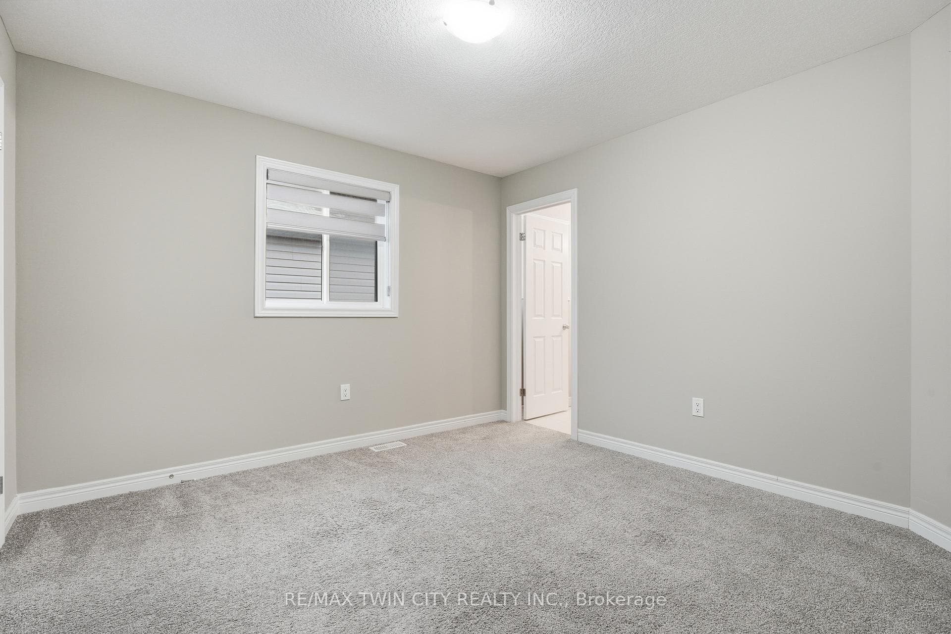 126 Tartan Avenue photo 26
