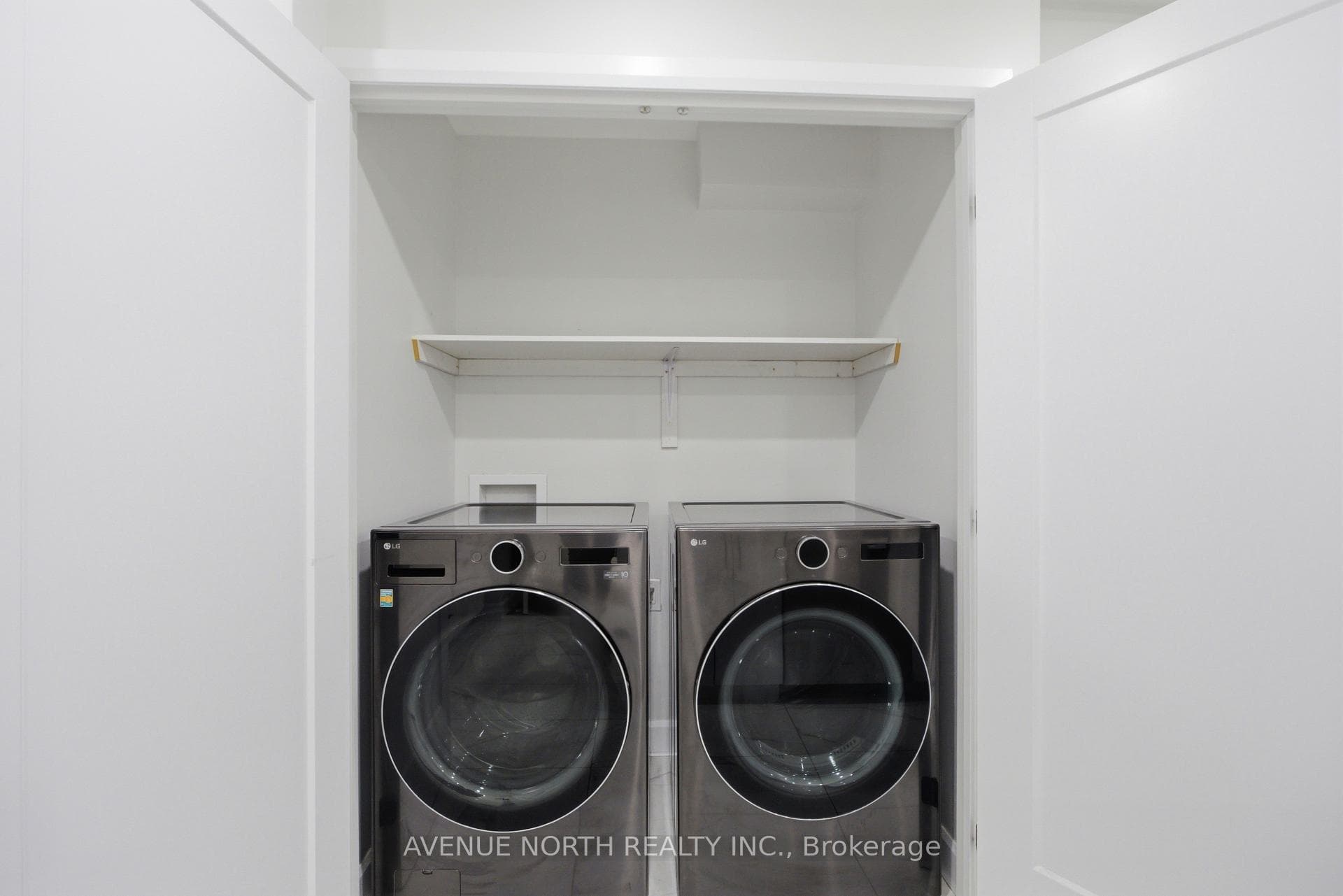 6200 Russell Road photo 20