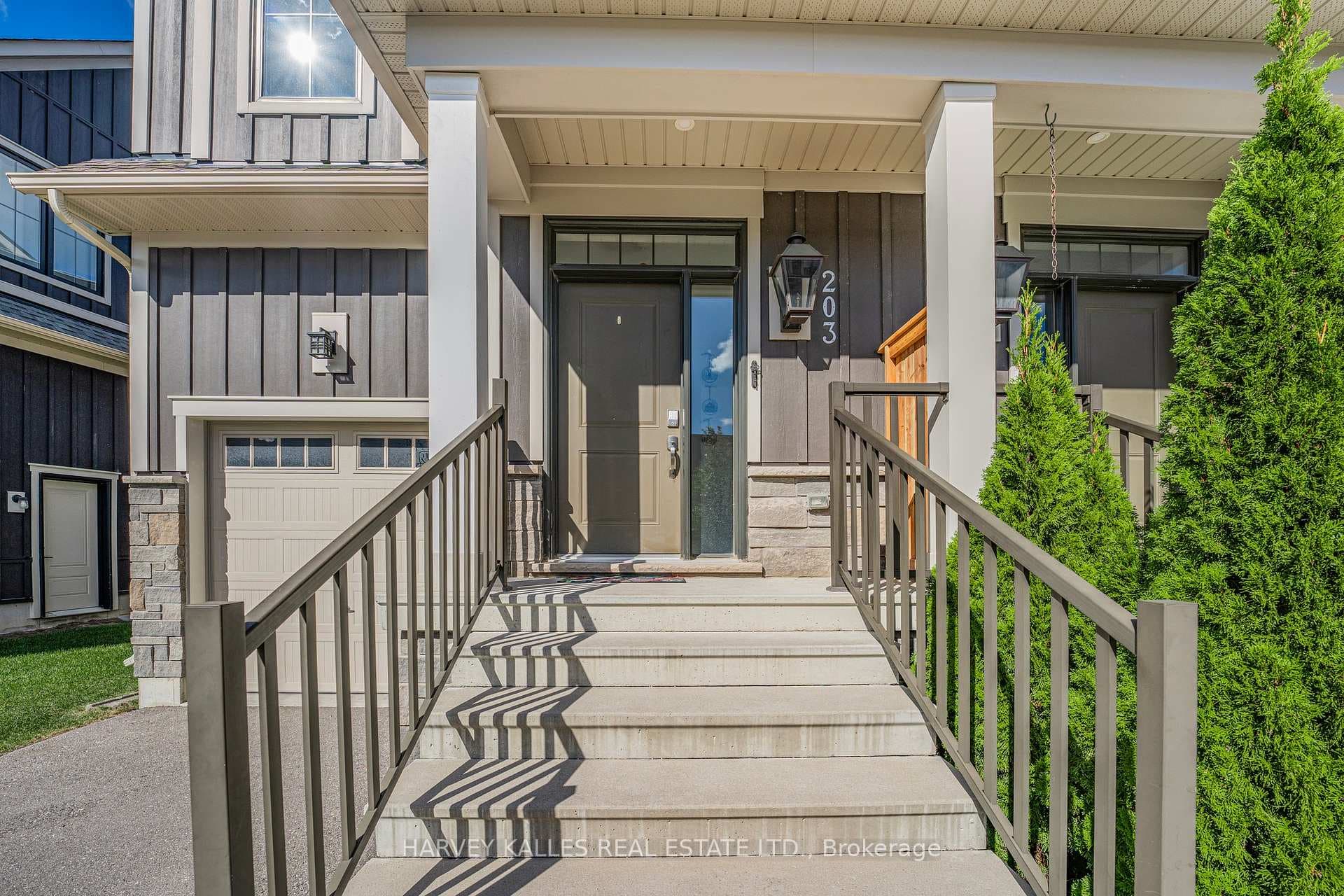 203 Yellow Birch Crescent photo 3