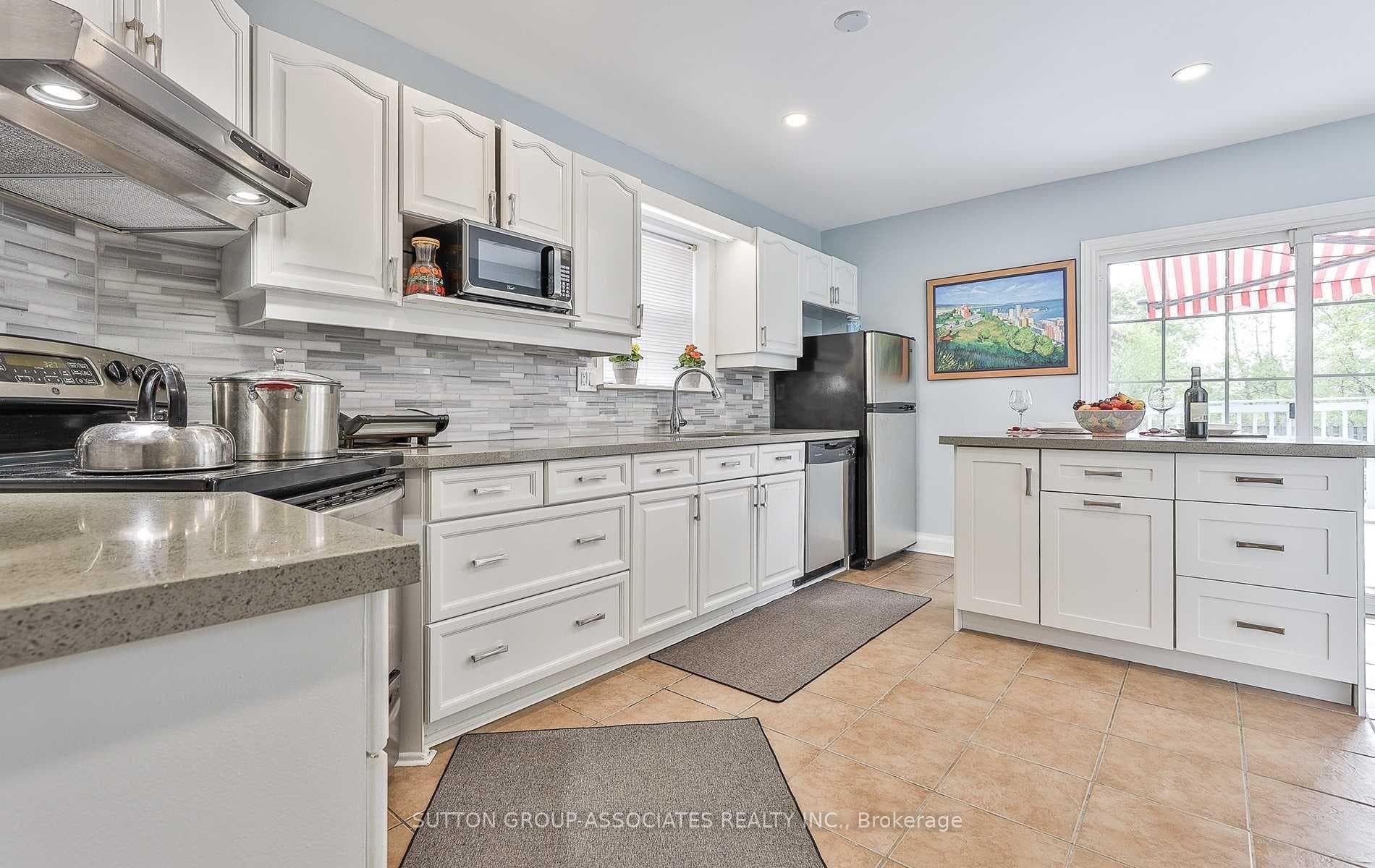 72 Tower Drive photo 4