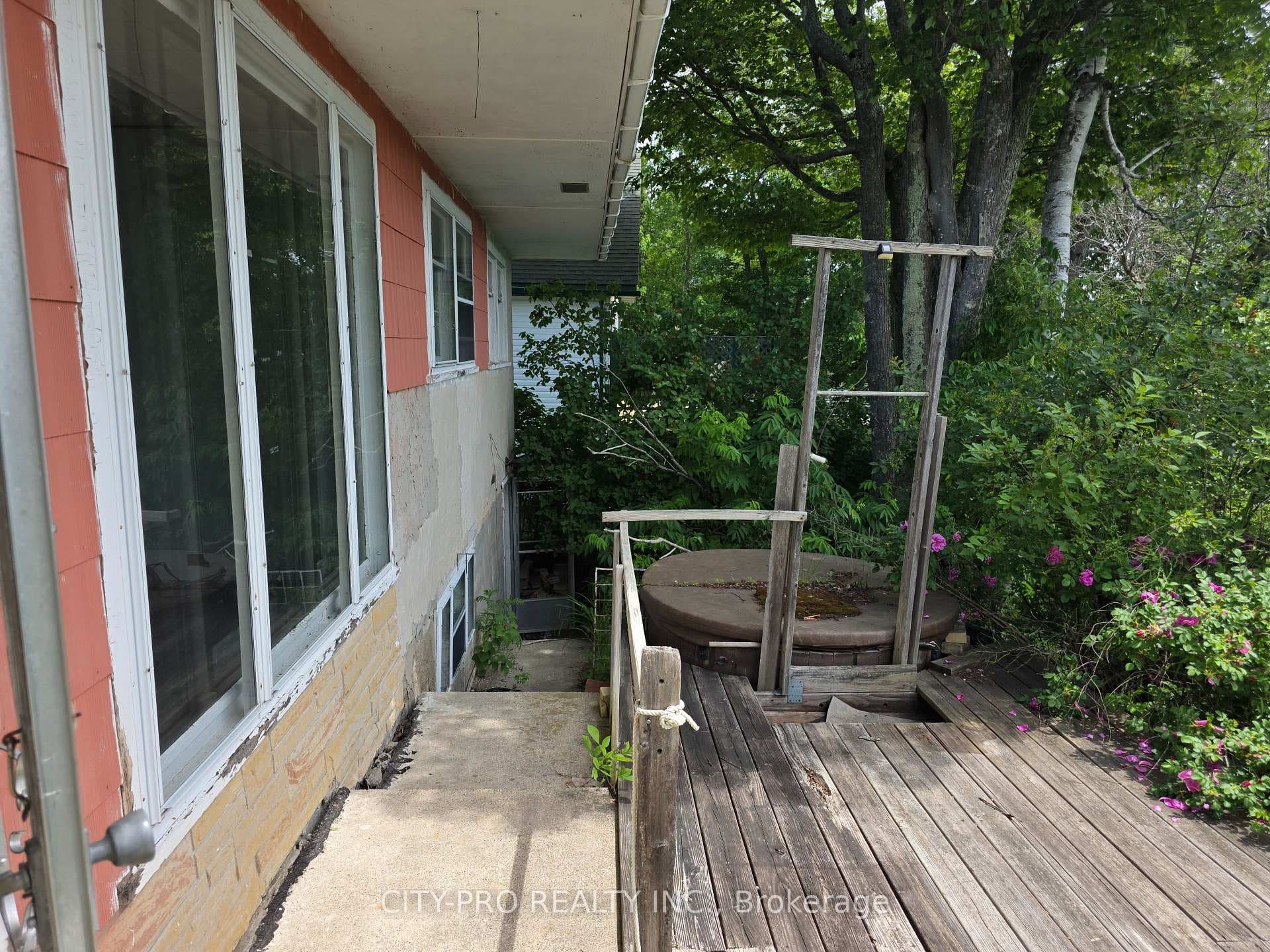 1075 Sunnyside Drive photo 7