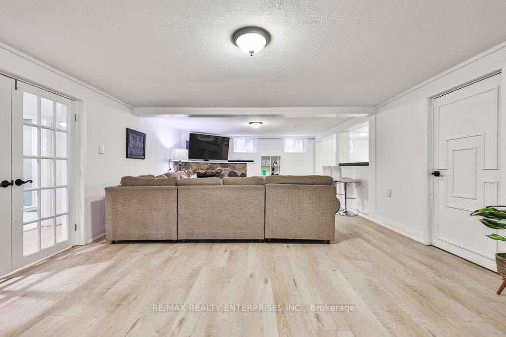 571 Raphael Avenue photo 20