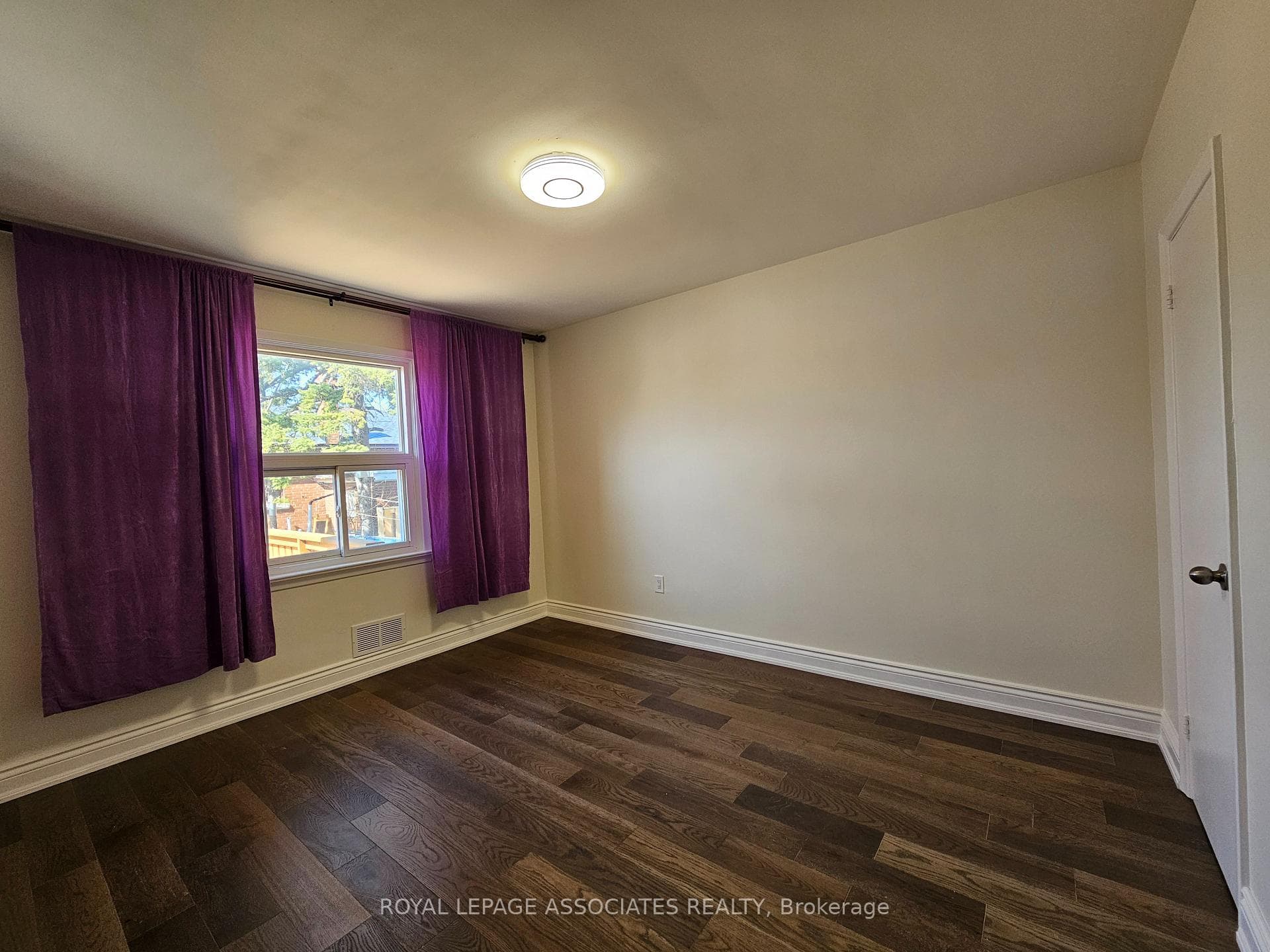 1124 Warden Avenue Unit Main photo 15