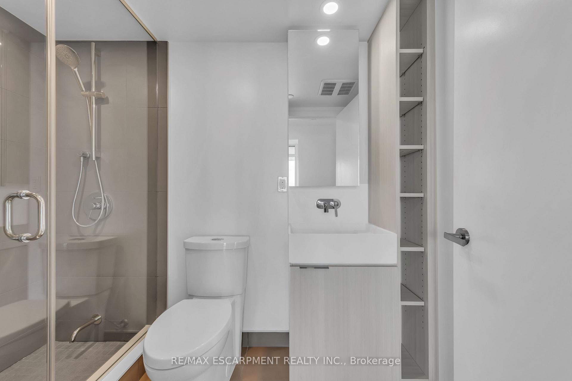 370 Martha Street Unit 507 photo 19