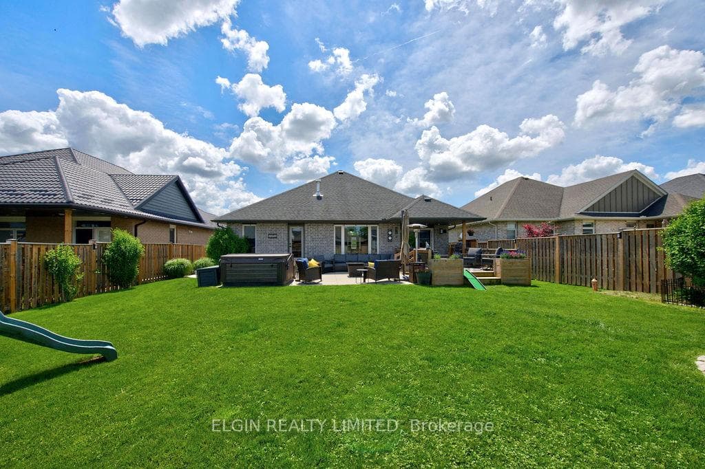 40 Glengariff Drive photo 34