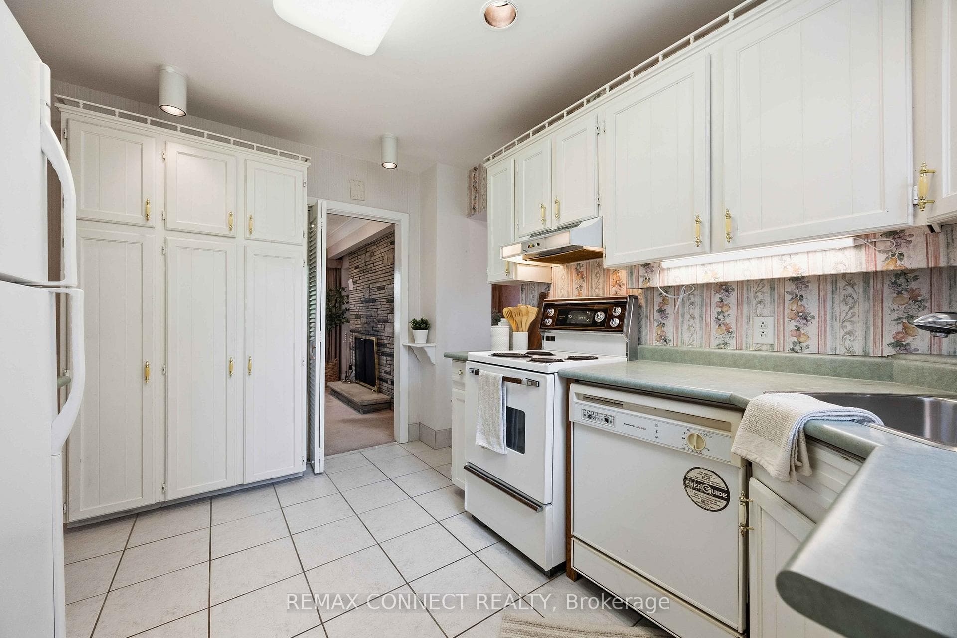 107 Fairglen Avenue photo 13